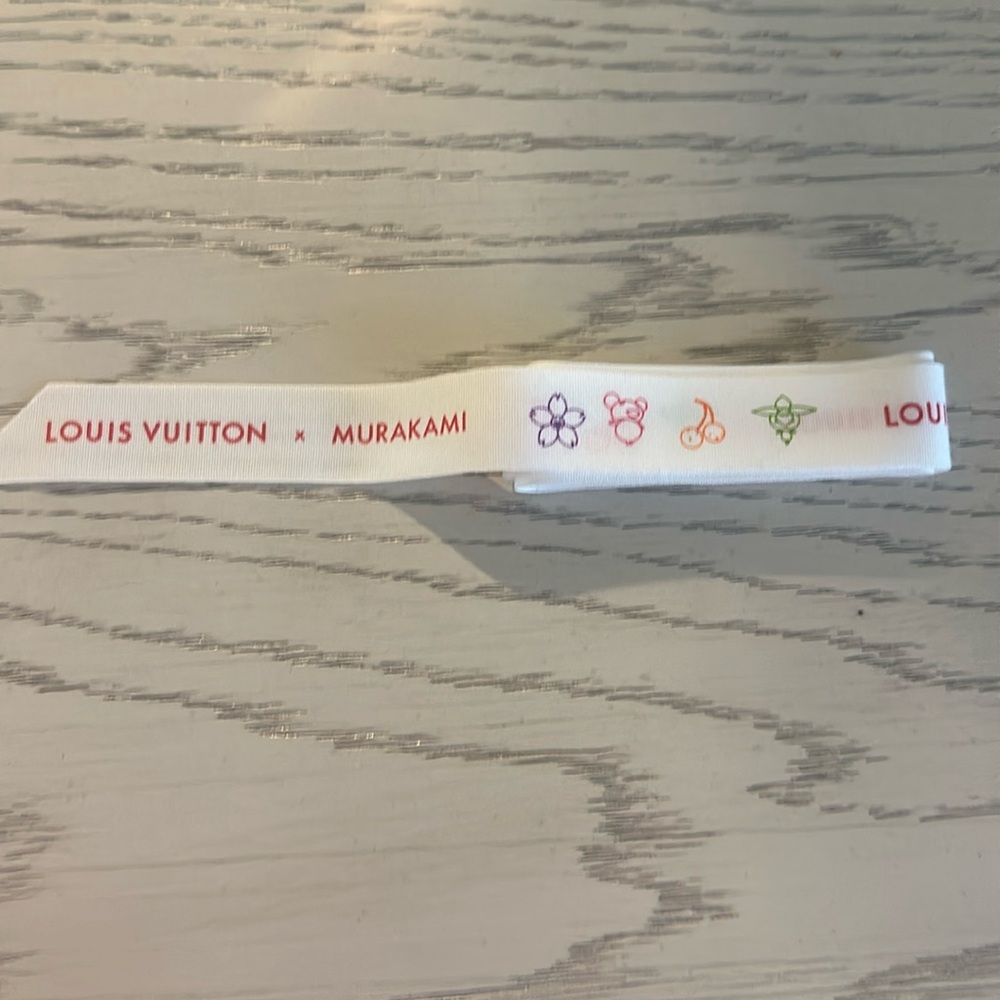 Louis Vuitton x Murakami ribbon never used
